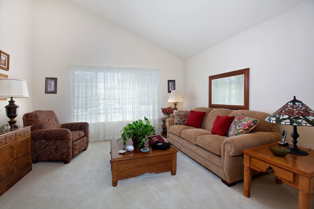 1584 Madrid Dr, Vista, CA 92081 photo 4