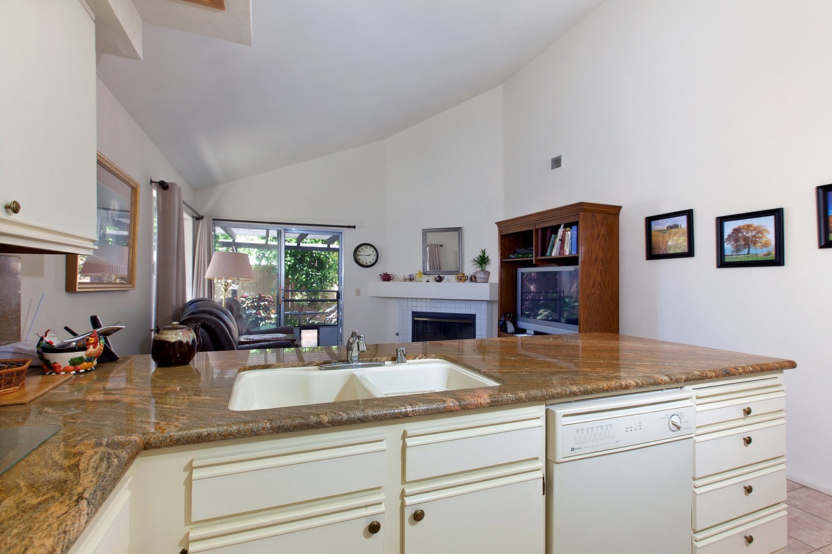 1584 Madrid Dr, Vista, CA 92081 photo 12