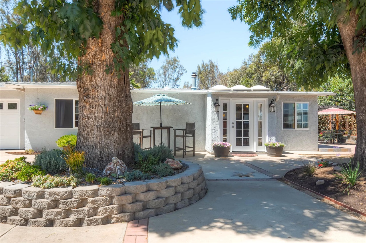406 Monique Way, Escondido, CA 92026 photo 2