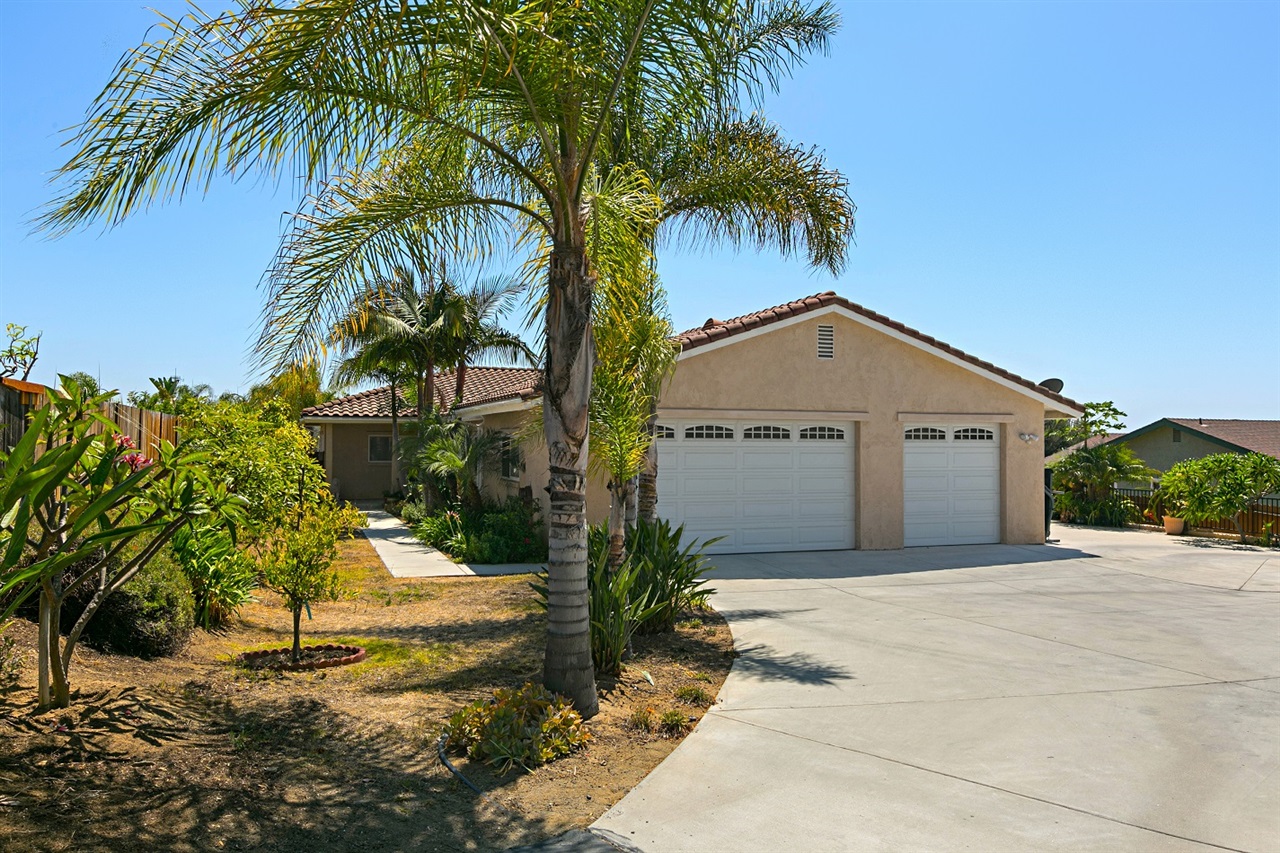 232 Iron Dr, Vista, CA 92083 photo 1