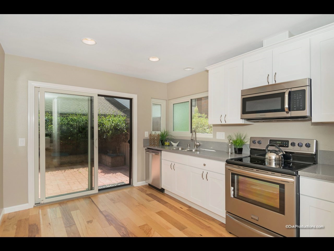 8243 Caminito Modena, La Jolla, CA 92037 photo 13