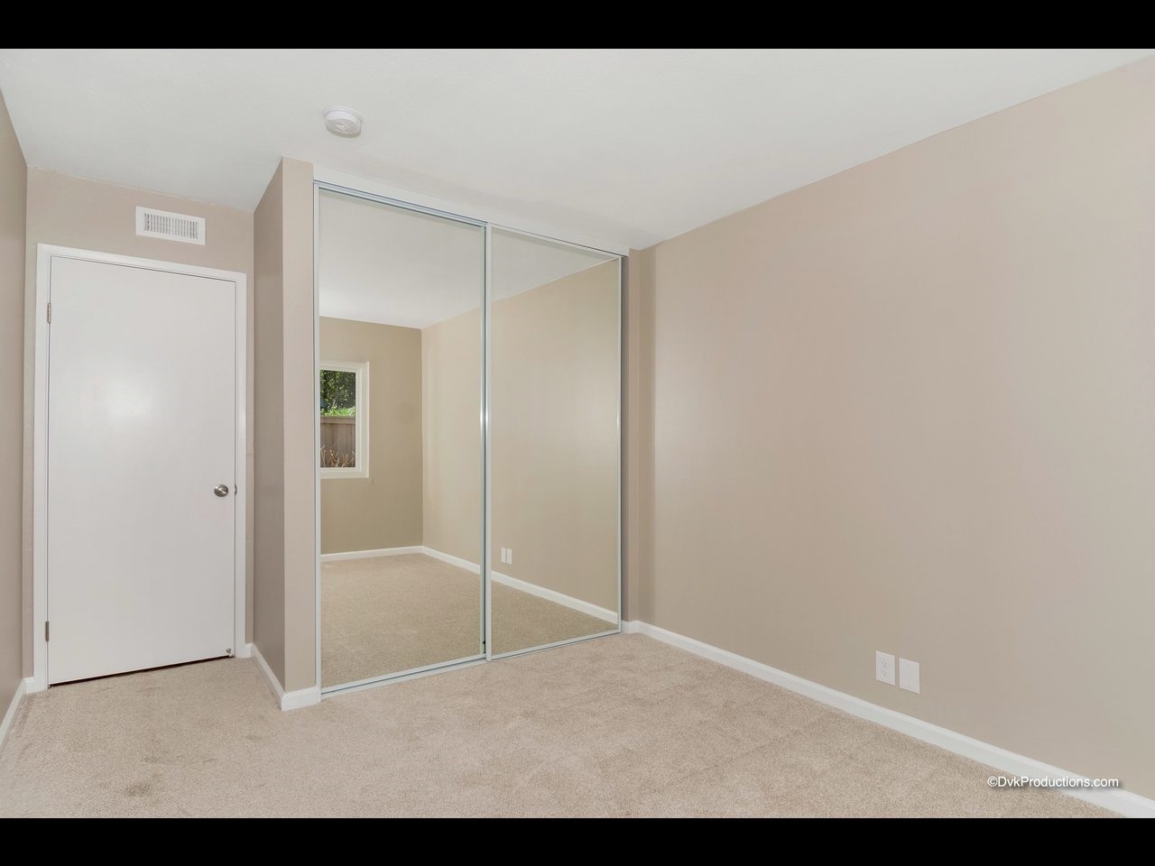 8243 Caminito Modena, La Jolla, CA 92037 photo 16