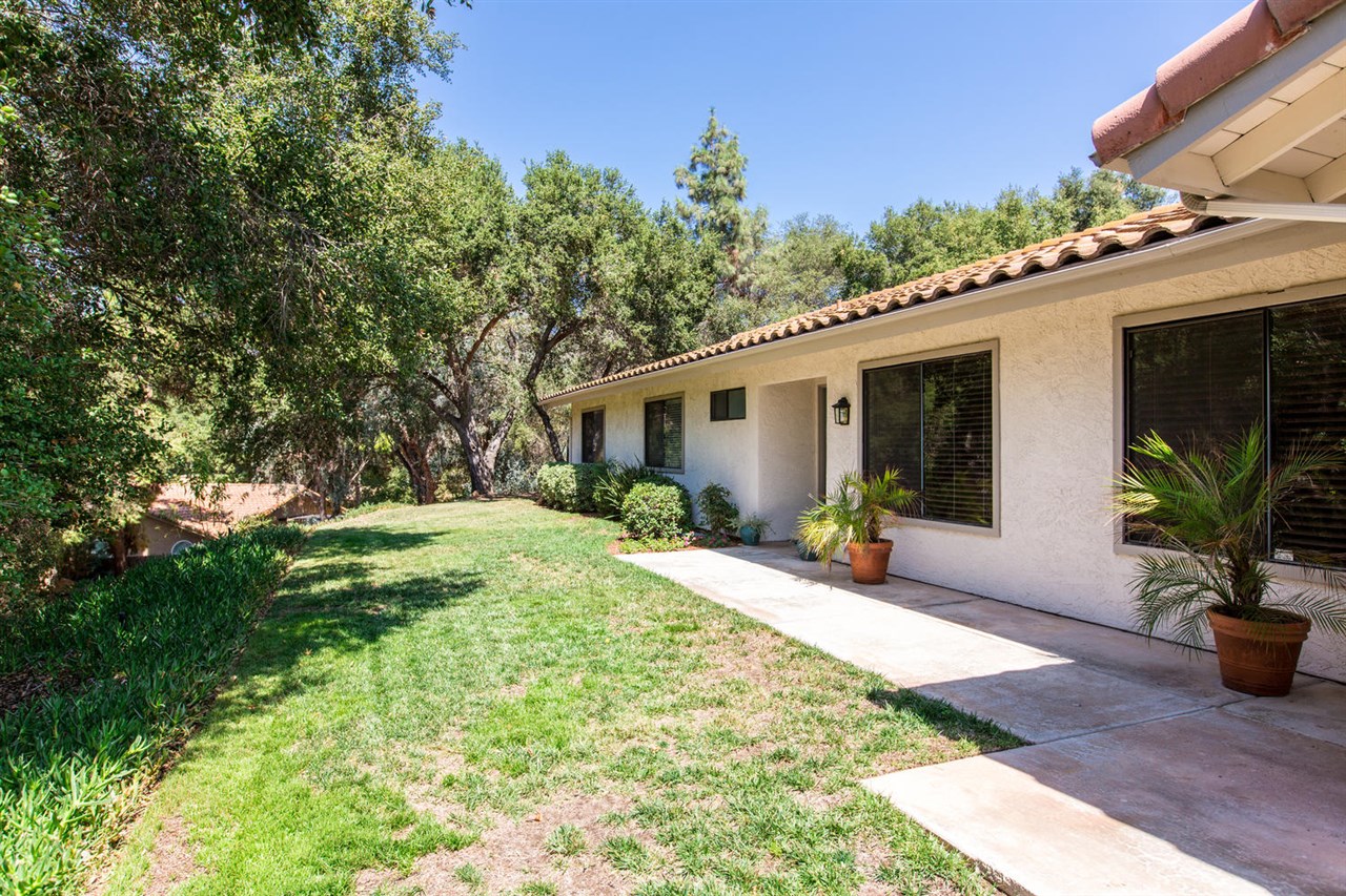 818 Brook Cyn, Escondido, CA 92025 photo 2
