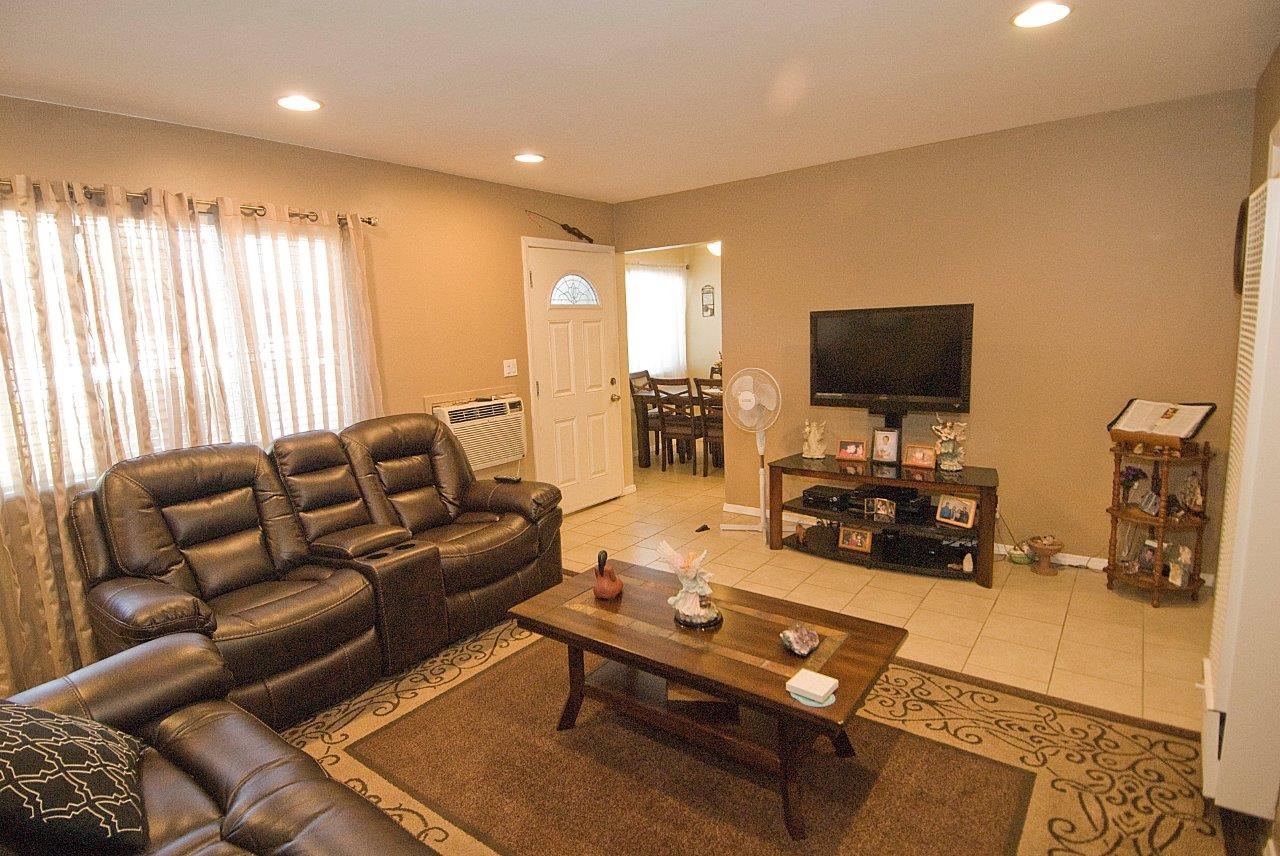 1727 E Grand Ave, Escondido, CA 92027 photo 1