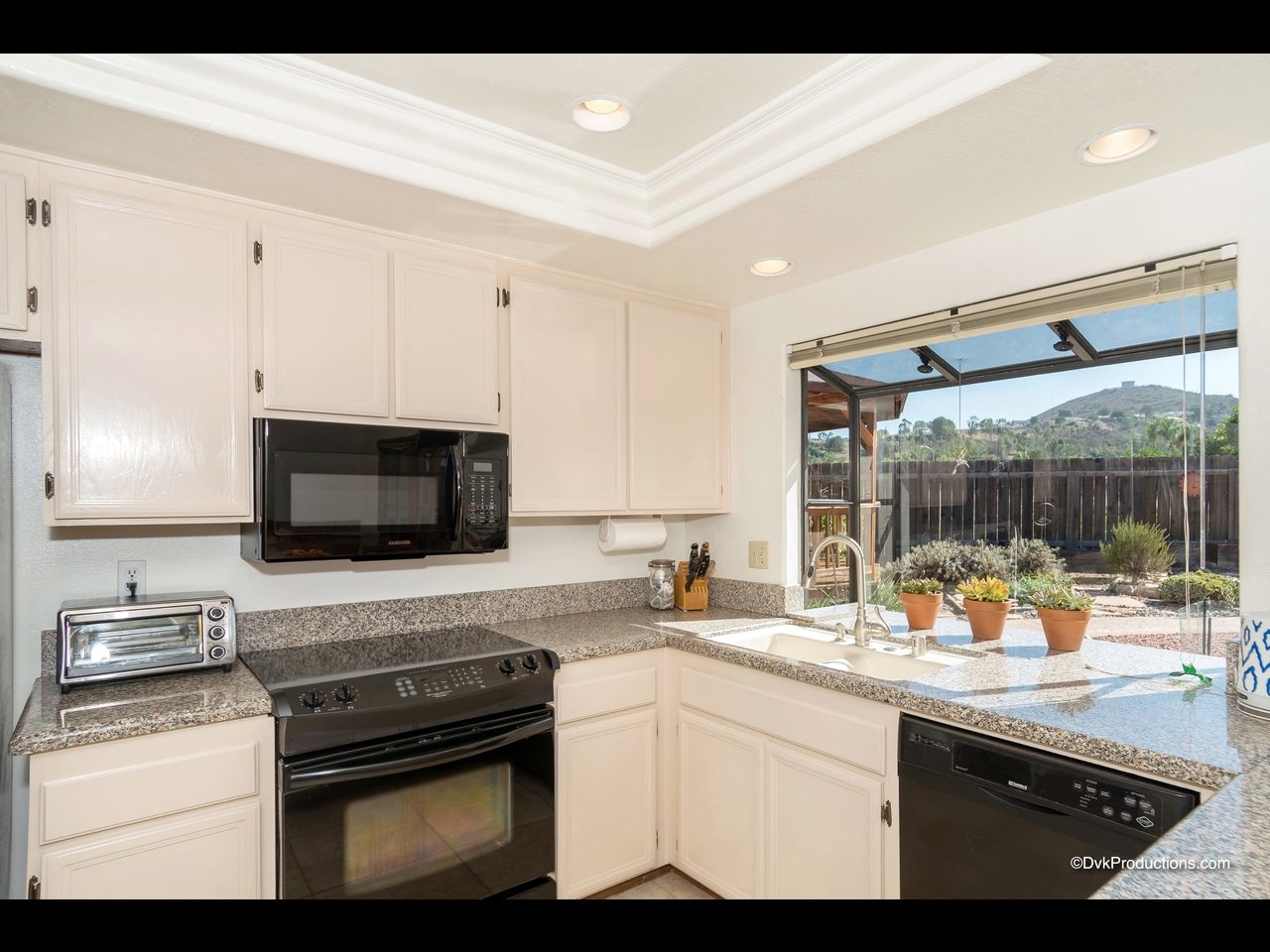 9115 Sinsonte Ln, Lakeside, CA 92040 photo 6