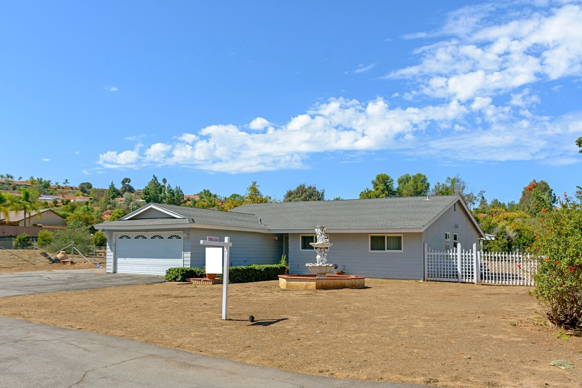 1330 Hamilton Ln, Escondido, CA 92029 photo 1