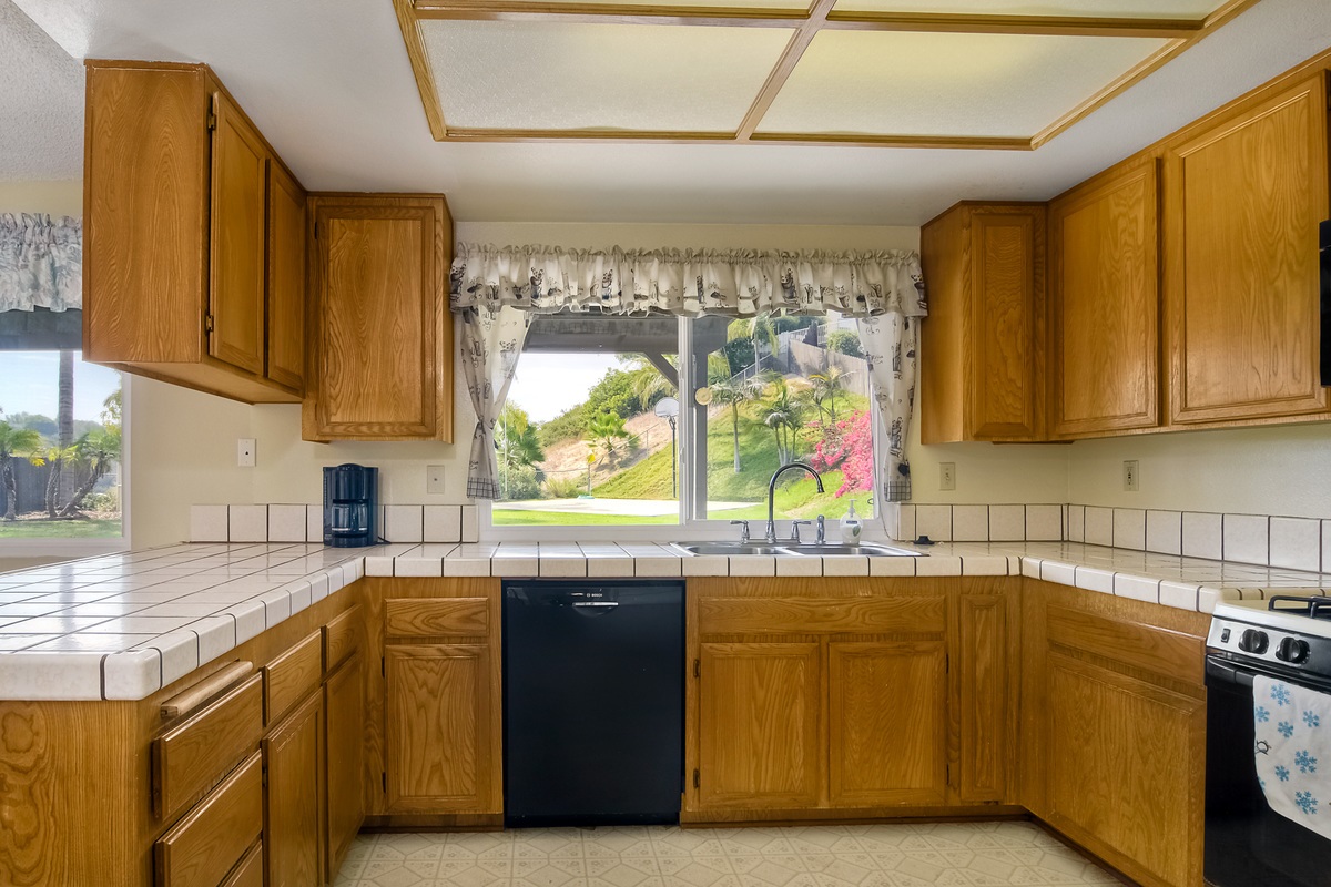 2886 Dartmouth Dr, Oceanside, CA 92056 photo 8