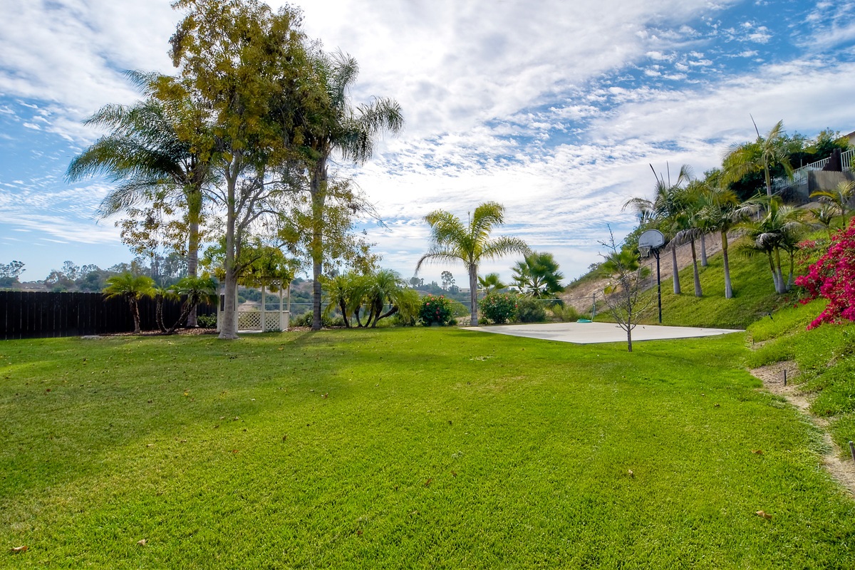 2886 Dartmouth Dr, Oceanside, CA 92056 photo 23