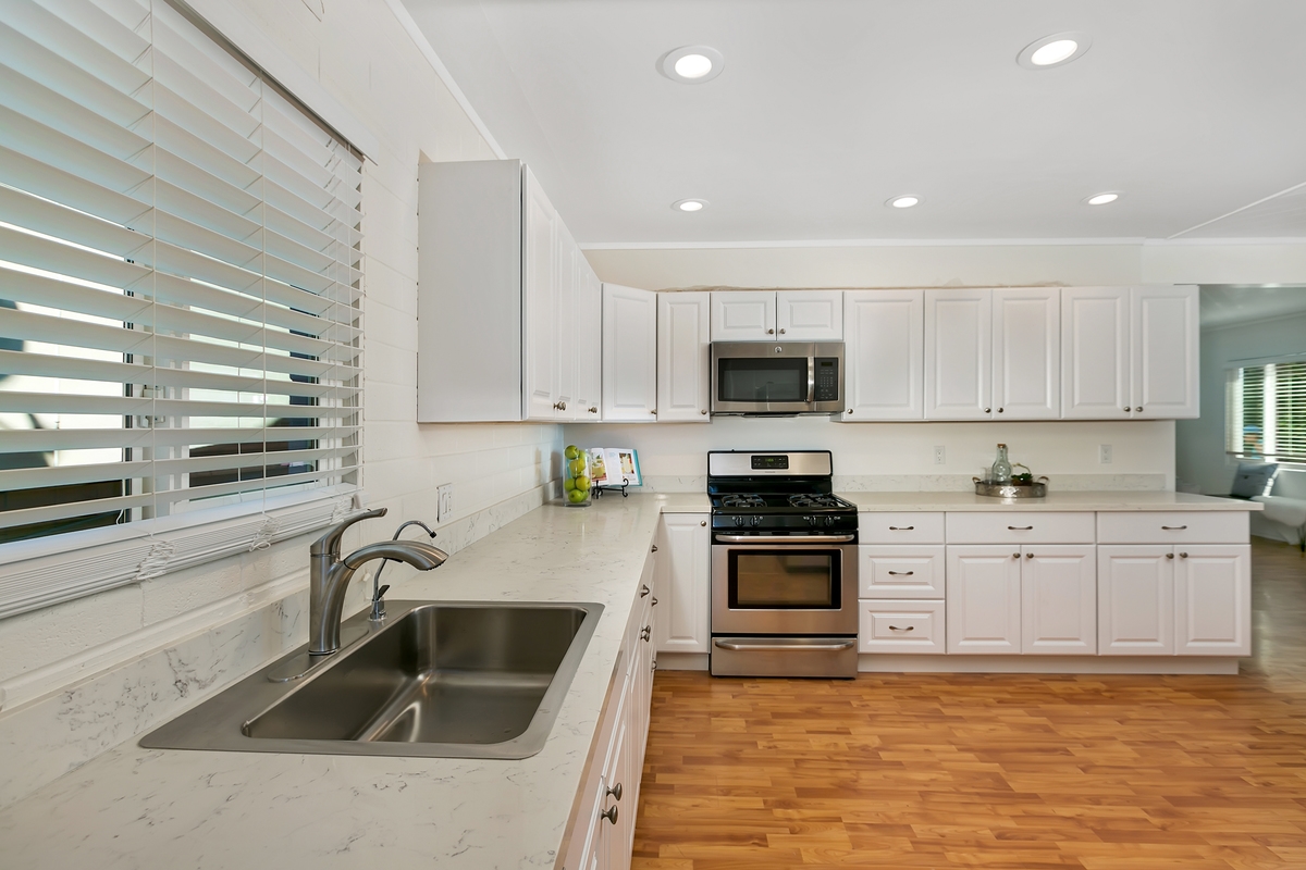 830 Midway St, La Jolla, CA 92037 photo 3