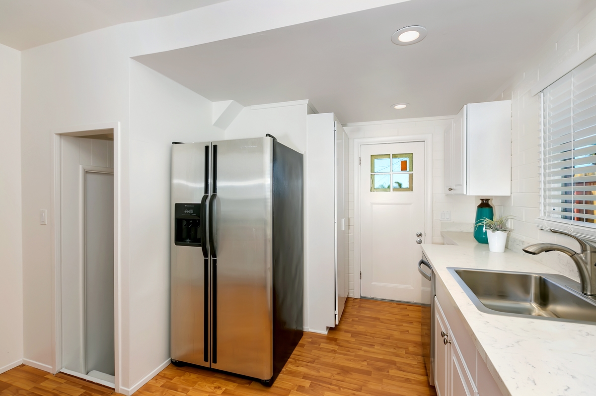 830 Midway St, La Jolla, CA 92037 photo 4