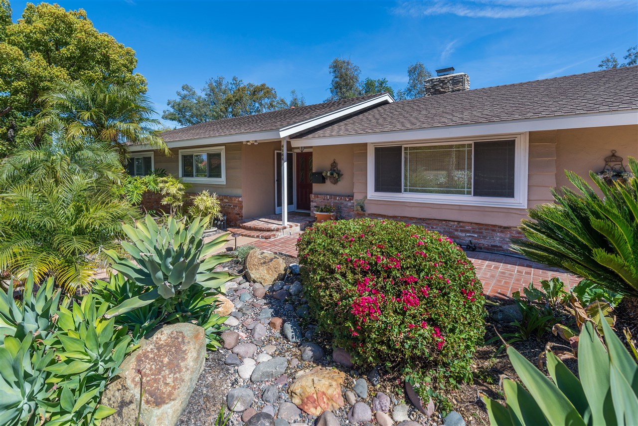 9384 Loren Dr, La Mesa, CA 91942 photo 2