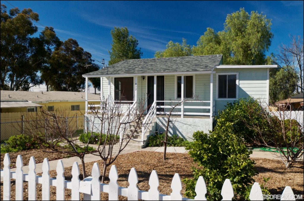 727 F St, Ramona, CA 92065 photo 1