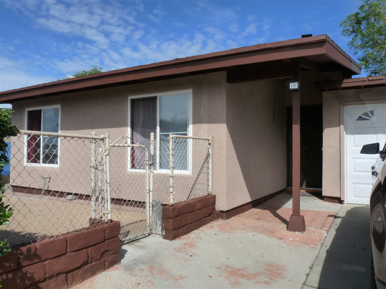 536 Raintree Dr, Vista, CA 92084 photo 1