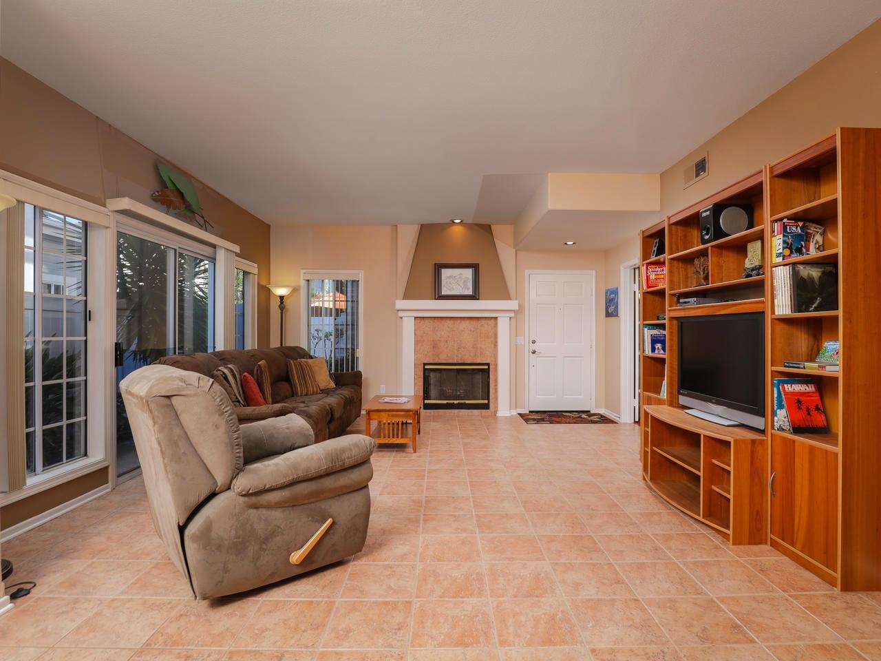 8617 Via Mallorca UNIT C, La Jolla, CA 92037 photo 2