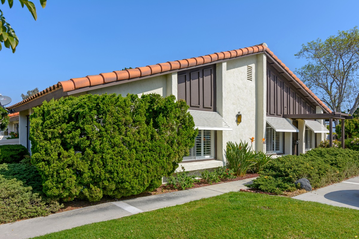 1852 Pleasantdale Dr, Encinitas, CA 92024 photo 1