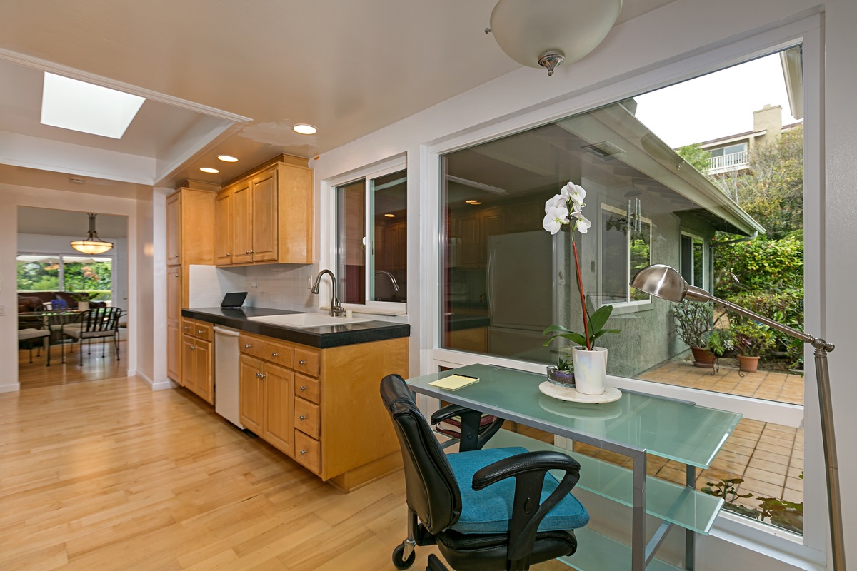 5690 Caminito Isla, La Jolla, CA 92037 photo 7