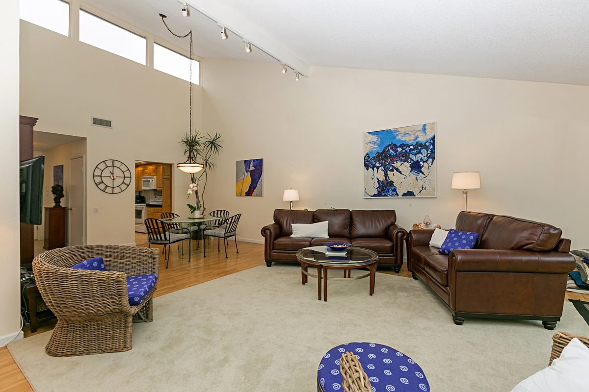 5690 Caminito Isla, La Jolla, CA 92037 photo 3