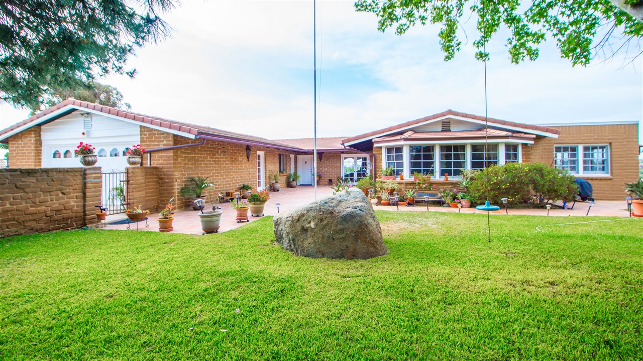 673 E J St, Chula Vista, CA 91910 photo 1