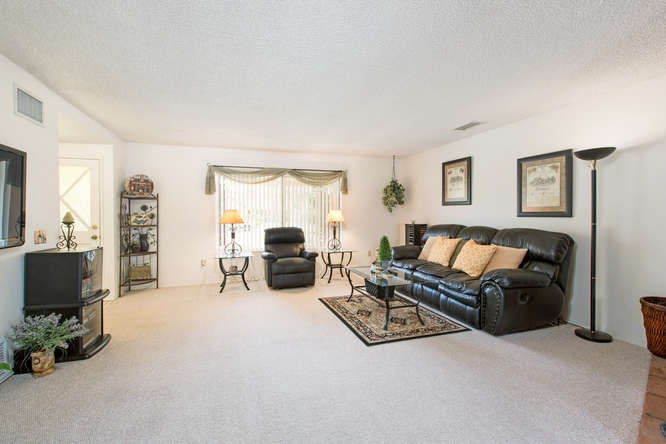1442 Queenston, Escondido, CA 92027 photo 5