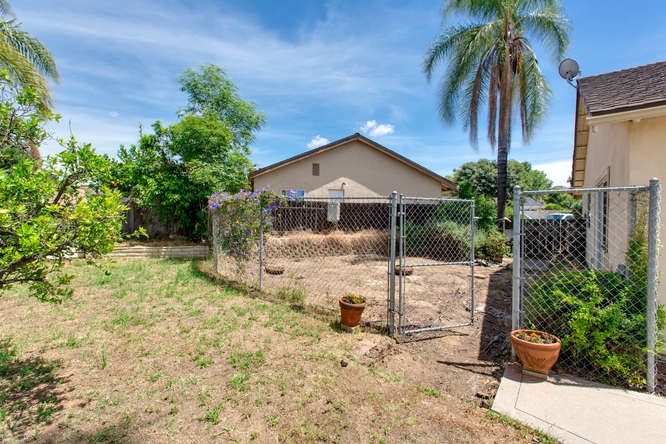 1442 Queenston, Escondido, CA 92027 photo 24