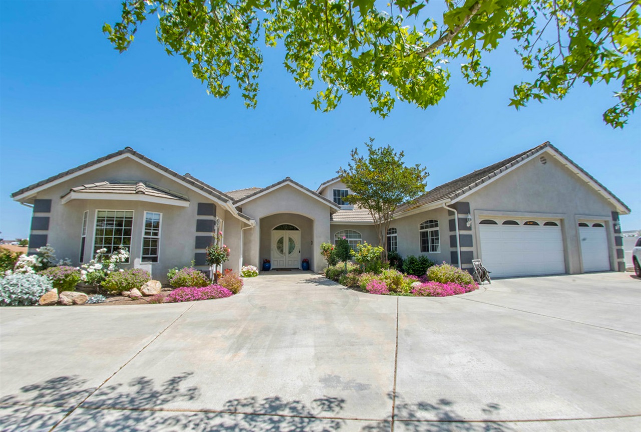 5001 San Jacinto Cir E, Fallbrook, CA 92028 photo 2