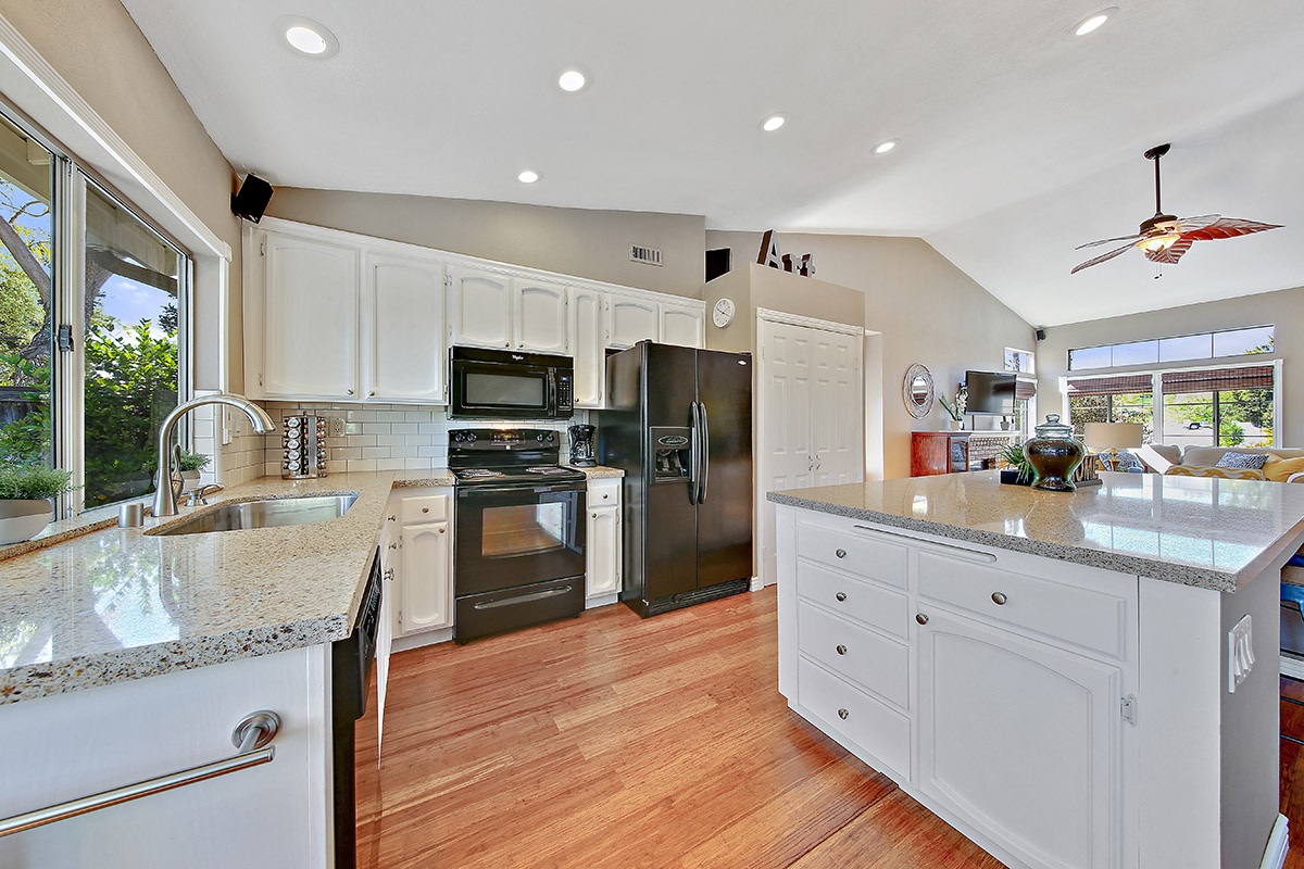 3353 Tournament Dr, Oceanside, CA 92056 photo 9