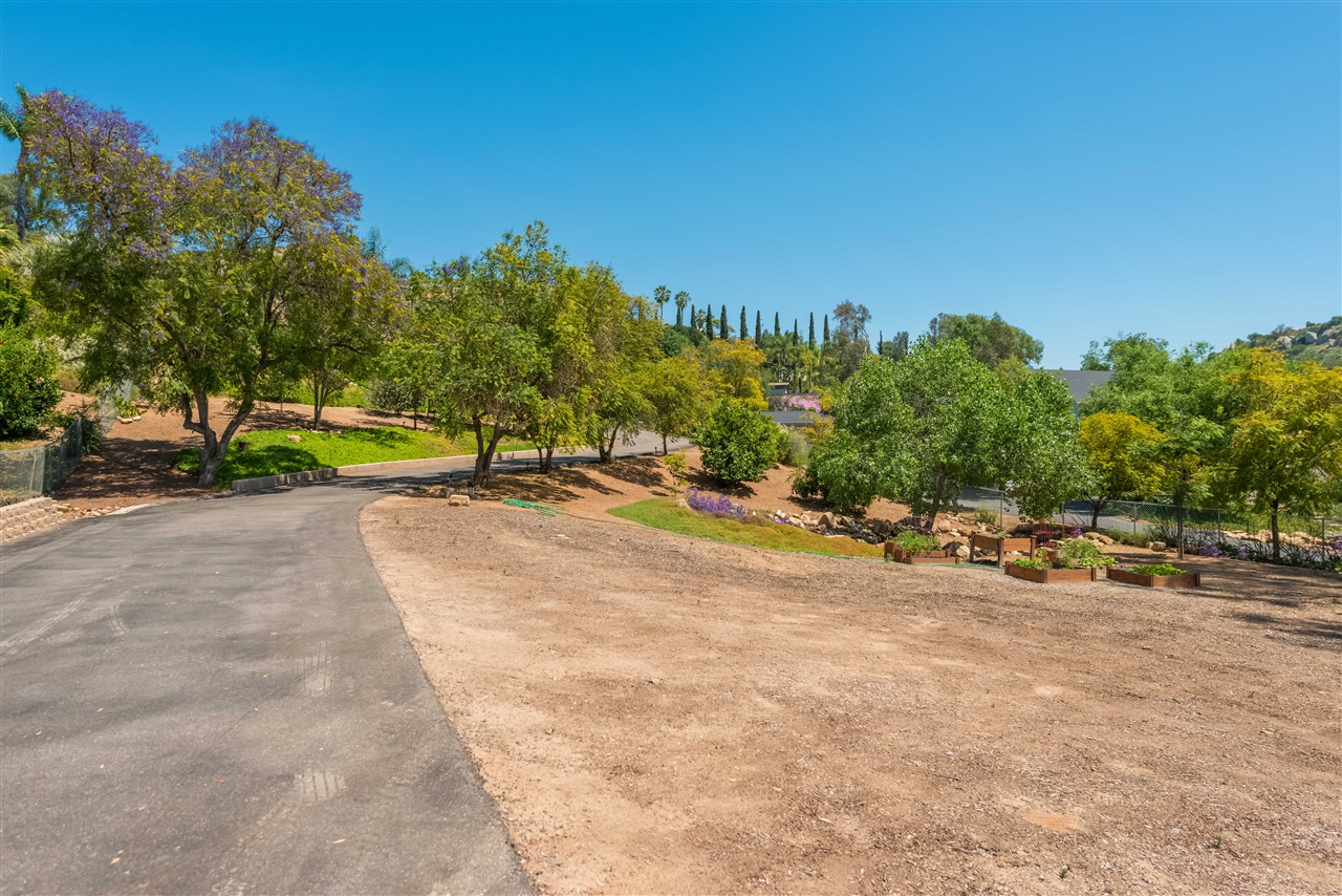 1807 Lotus Ln, El Cajon, CA 92021 photo 6