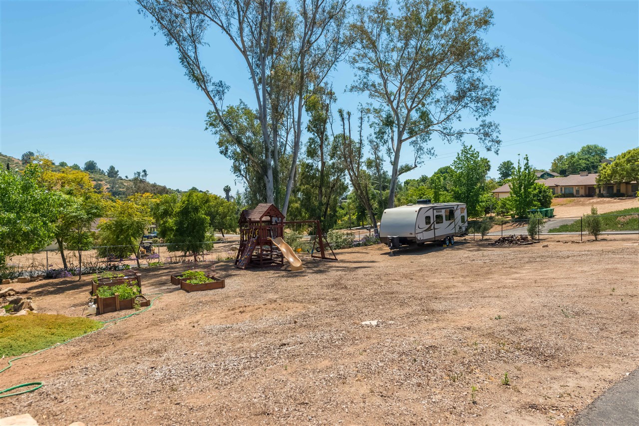 1807 Lotus Ln, El Cajon, CA 92021 photo 8