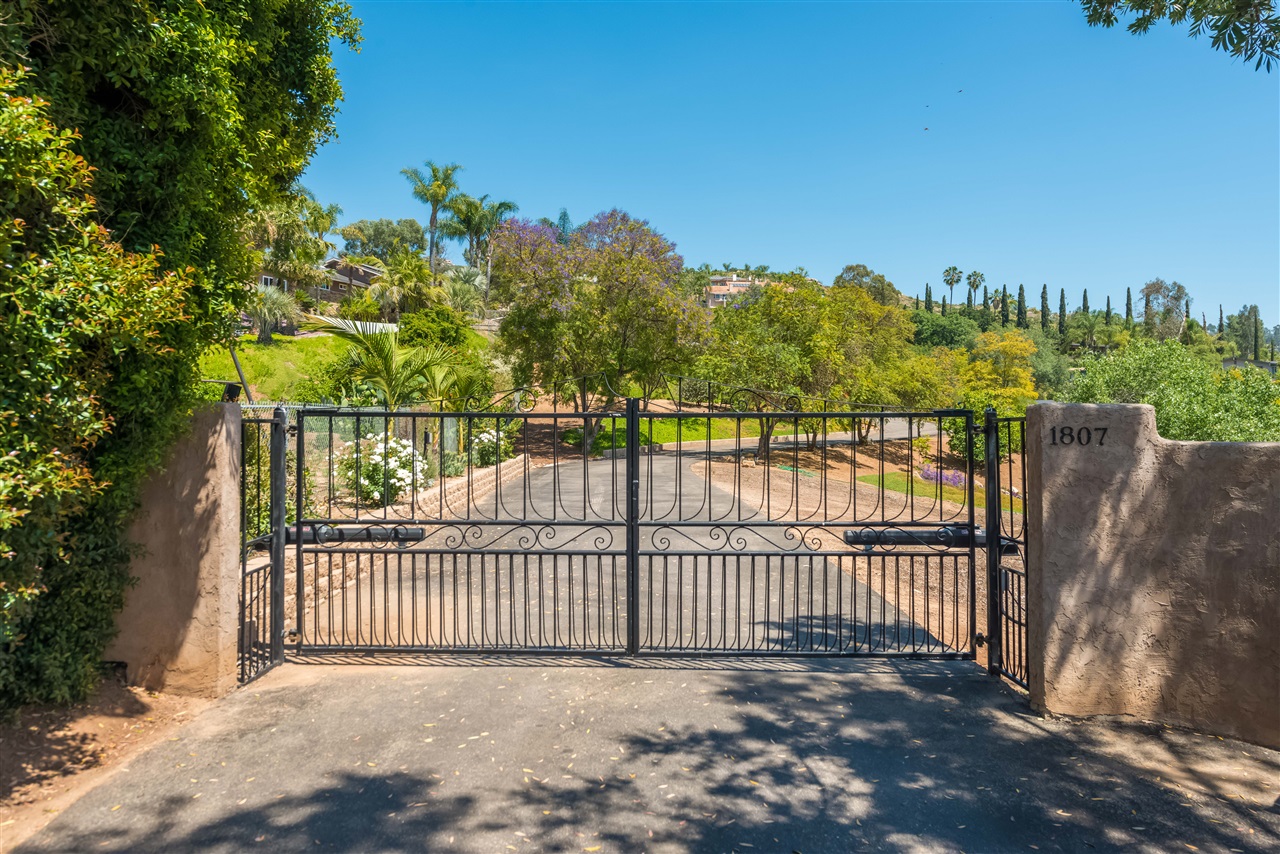 1807 Lotus Ln, El Cajon, CA 92021 photo 1