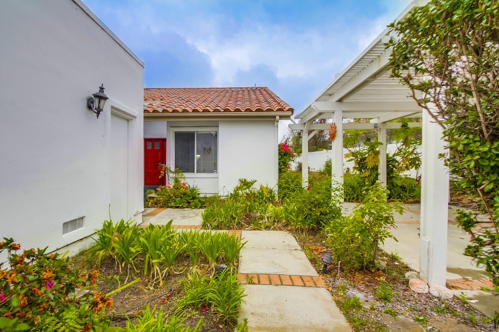 4875 Galicia Way, Oceanside, CA 92056 photo 2