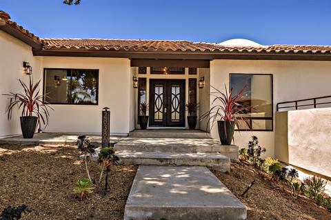 28386 Cavalier Ct, Escondido, CA 92026 photo 2