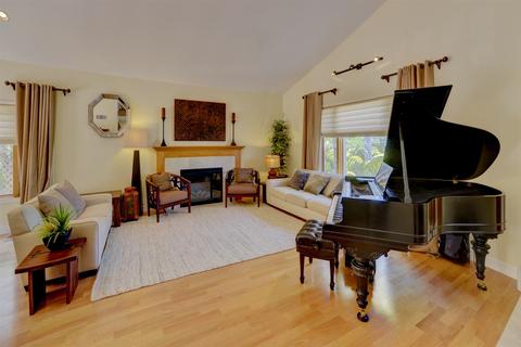 8443 Cliffridge Ln, La Jolla, CA 92037 photo 2