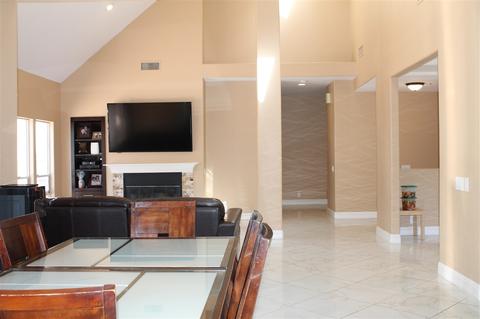 727 Springtime Way, El Cajon, CA 92019 photo 2