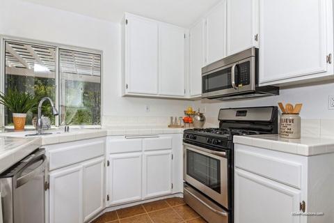 1593 Via Otano, Oceanside, CA 92056 photo 9