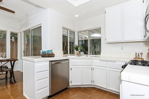 1593 Via Otano, Oceanside, CA 92056 photo 8