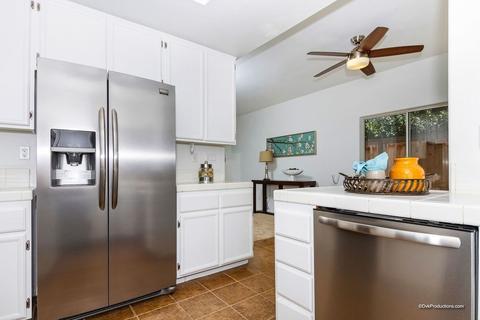 1593 Via Otano, Oceanside, CA 92056 photo 10