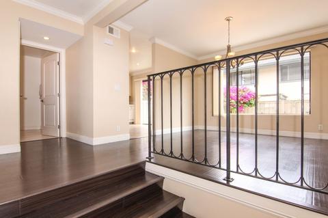8254 Caminito Modena, La Jolla, CA 92037 photo 3