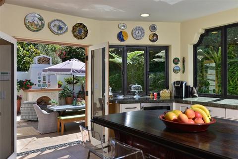 Undisclosed, La Jolla, CA 92037 photo 17