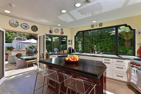 Undisclosed, La Jolla, CA 92037 photo 16