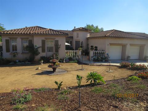 1207 Firecrest Way, Fallbrook, CA 92028 photo 1