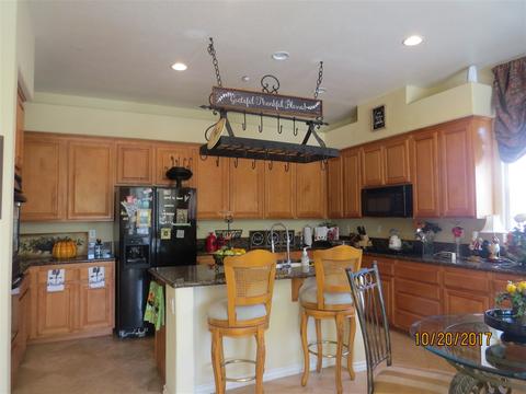 1207 Firecrest Way, Fallbrook, CA 92028 photo 2
