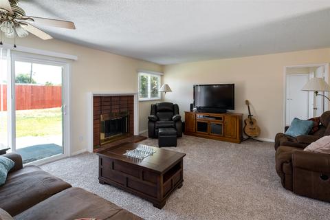 13131 Carriage Rd, Poway, CA 92064 photo 2