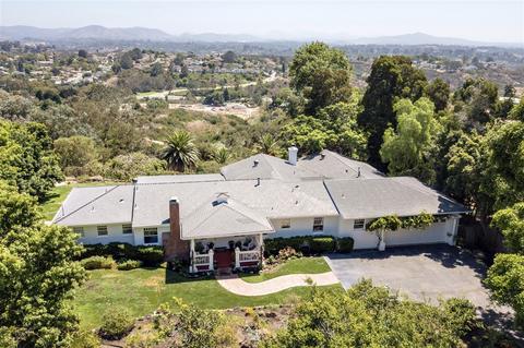 1497 Crest Dr, Encinitas, CA 92024 photo 2