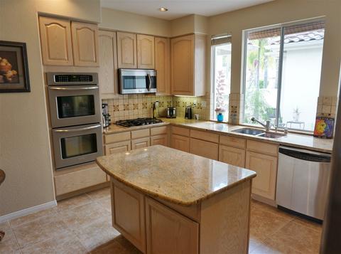 405 Zezere Dr, Oceanside, CA 92057 photo 4