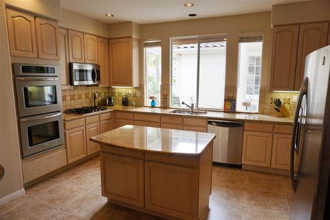 405 Zezere Dr, Oceanside, CA 92057 photo 2