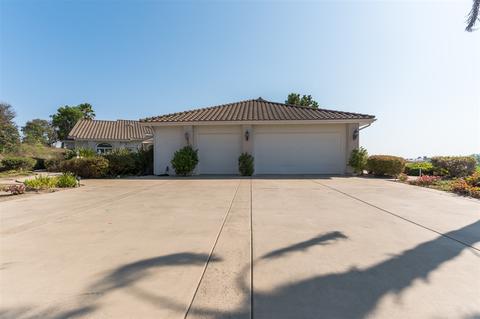 2206 Dos Lomas, Fallbrook, CA 92028 photo 3