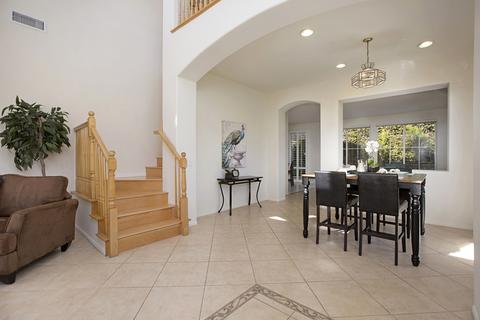 8142 Gilman Ct, La Jolla, CA 92037 photo 2