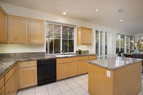 8142 Gilman Ct, La Jolla, CA 92037 photo 9