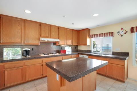10276 Valley Waters Dr, Spring Valley, CA 91978 photo 6