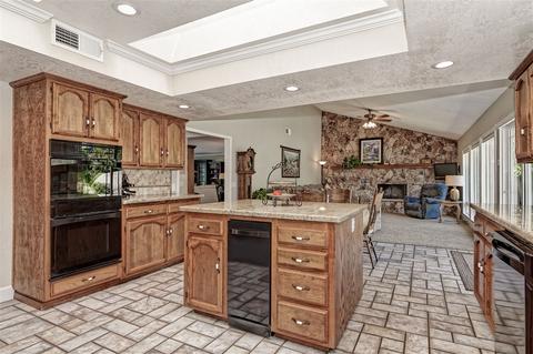 1917 Maplebrook Ct, El Cajon, CA 92019 photo 6
